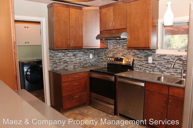 Building Photo - 825 Stagecoach Dr