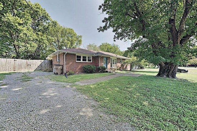 Building Photo - 909 McMahan Ave