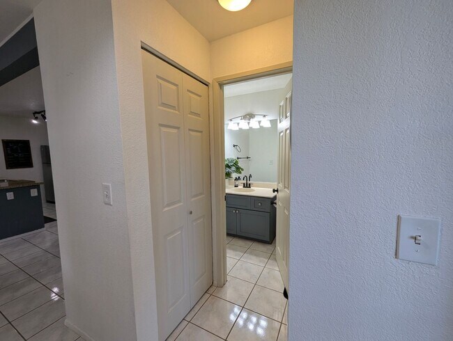 Building Photo - Available November 1, 2025 | A charming gr...