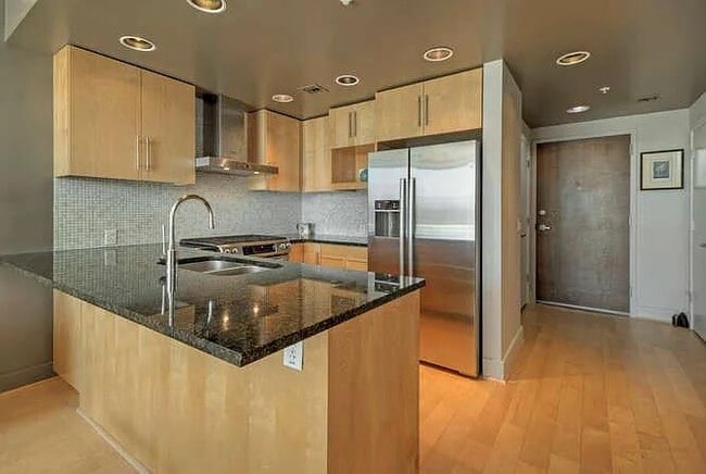 Building Photo - 300 Bowie St