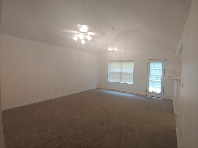 Foto del edificio - 573 Hillandale Park Dr