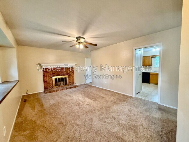 Building Photo - 1070 Iris St