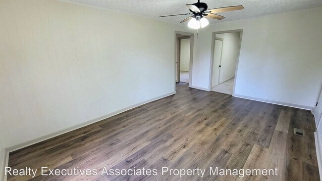 Foto del edificio - 3 br, 1.5 bath House - 612 Short Street