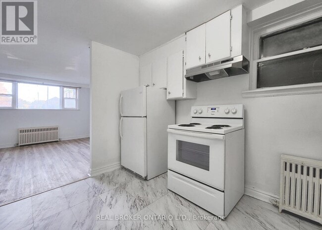 Building Photo - 388-388 Winona Dr