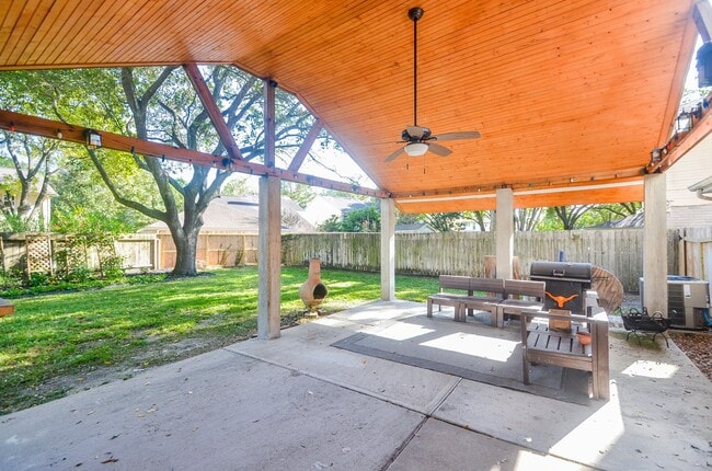 Building Photo - 8310 Hot Springs Dr