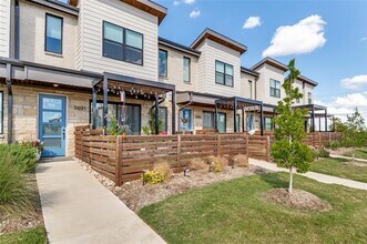 Building Photo - 3691 Rosemont Dr