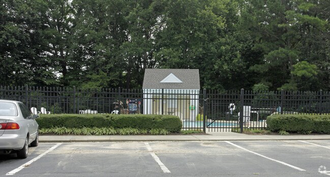 Piscina - Colonial Towne Apartments