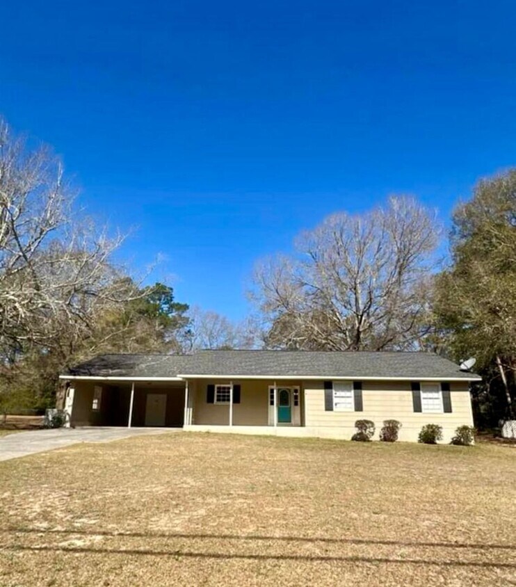 Primary Photo - 3 Bed/2 Bath Home