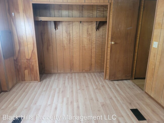 Building Photo - 2 br, 1 bath House - 216 1/2 E. Denver St.