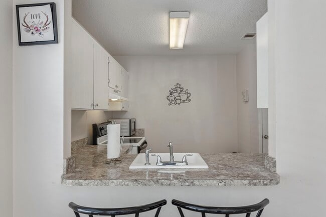 Foto del edificio - 3003 Yorktown Cir