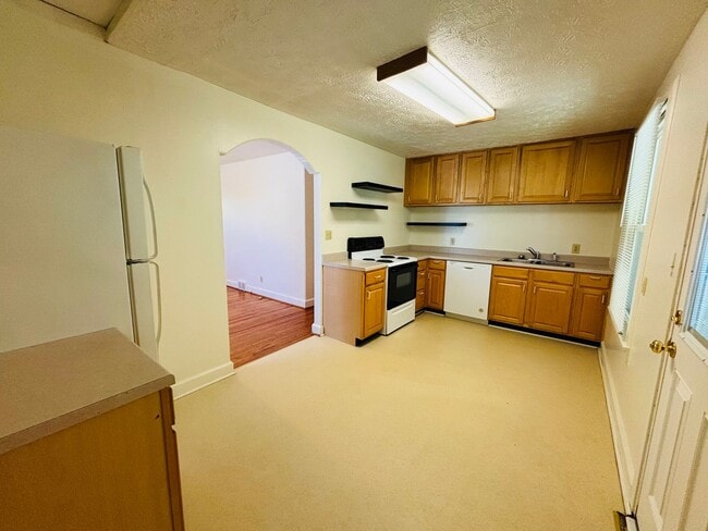 Building Photo - 1 Bedroom 1 Bath Duplex