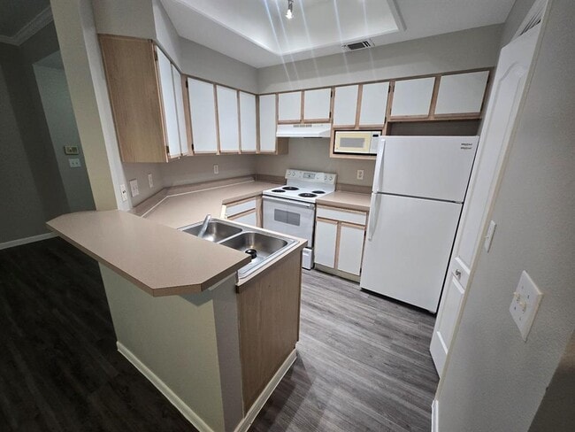 Building Photo - 6000-14 Shepherd Mountain Cove