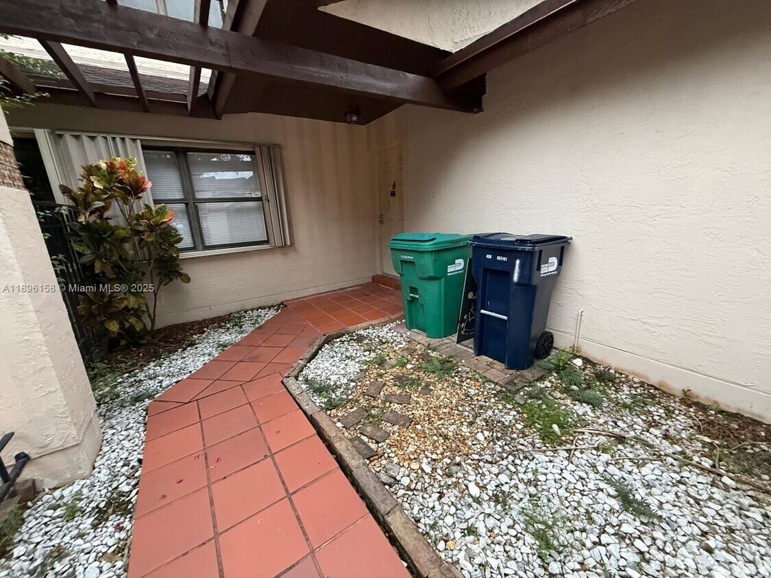 Foto principal - 2207 SW 22nd St