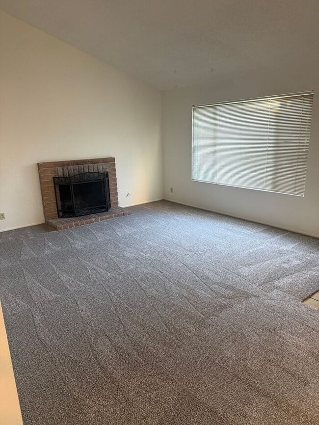 Building Photo - Charming 3-bedroom, 2-bathroom