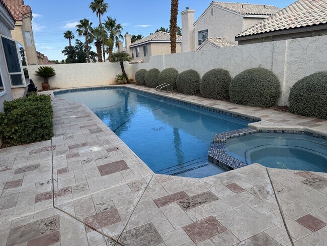 Foto del edificio - 7621 Belmondo Ln
