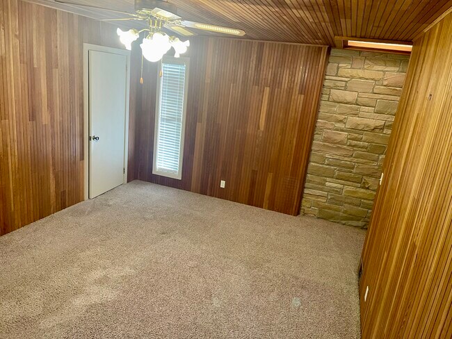 Foto del edificio - 1128 Clayton Dr