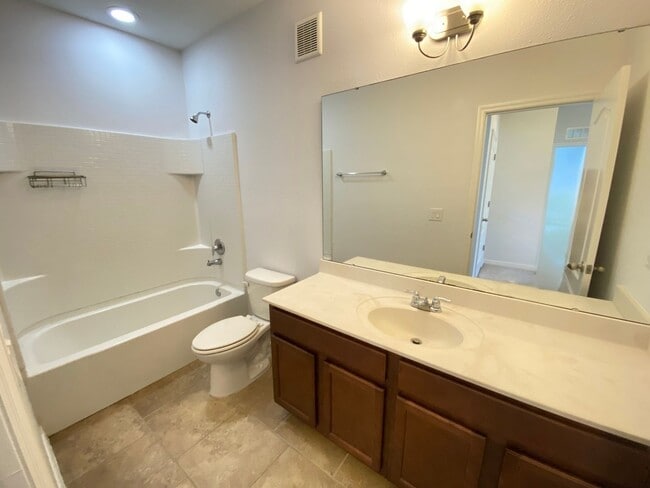 Building Photo - 3 Bedroom / 2.5 Bath / 2 Car Garage Townhome in Gated Community. Available, Now !