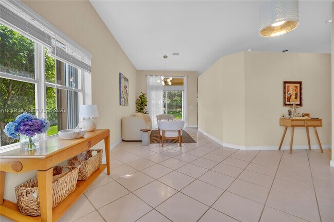 Building Photo - 885 Tanglewood Cir
