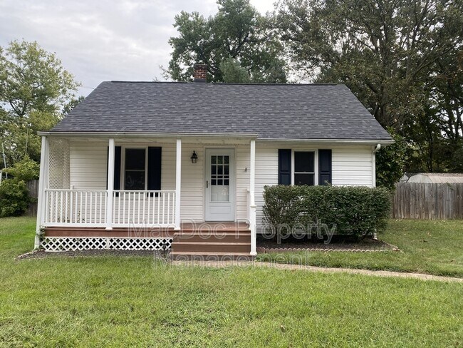 Building Photo - 2312 Oak St