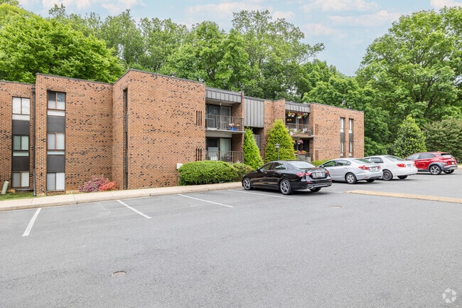 Front Exterior - Heritage Court Condominiums