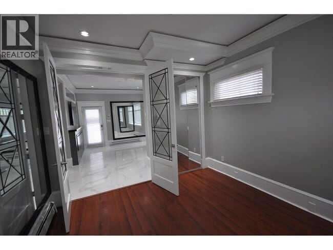 Building Photo - 7505 Kingsway