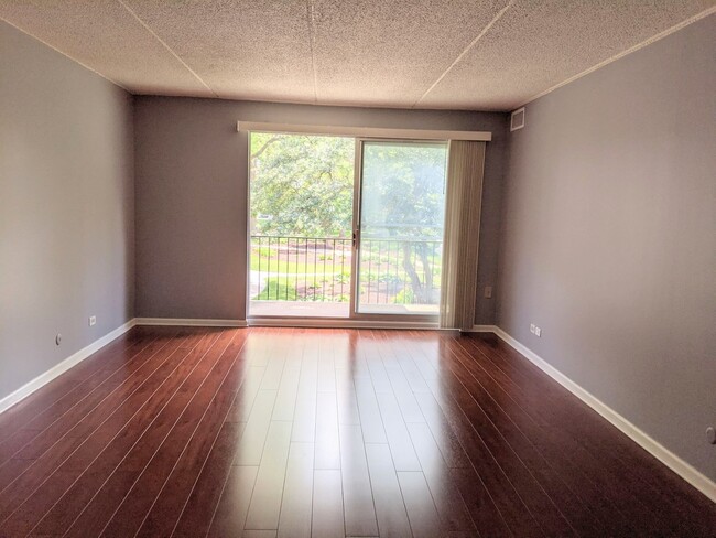 Foto del edificio - 5S070 Pebblewood Ln