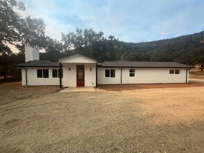 Building Photo - 2901 Tepusquet Rd