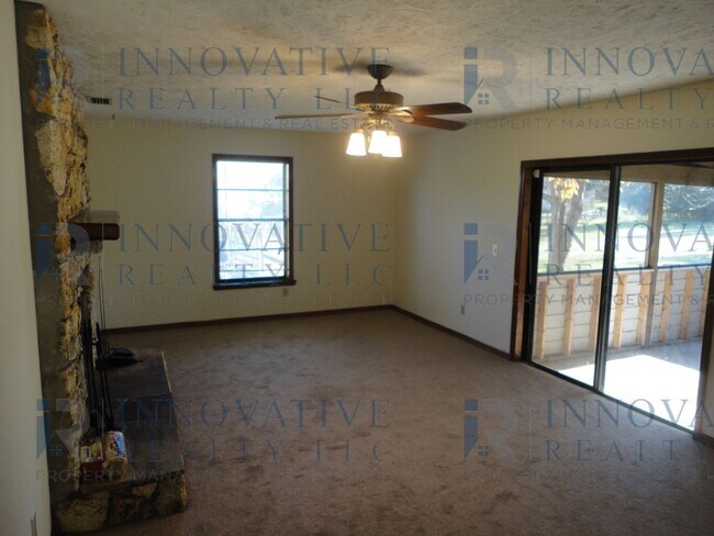 Building Photo - 3 Bedroom, 2 Bath Home on 5 Acres with Sta...