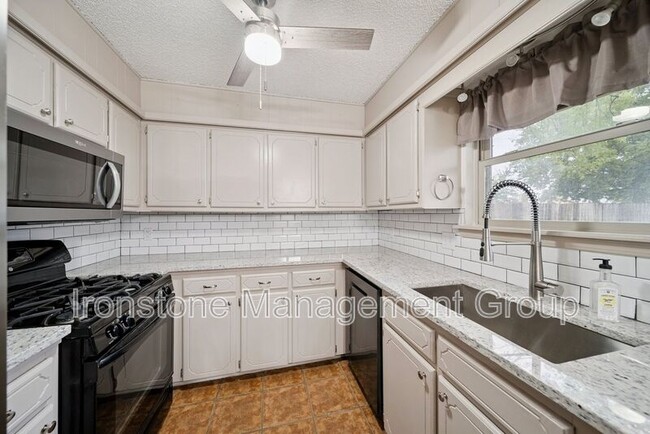 Foto del edificio - 13515 S Fern St