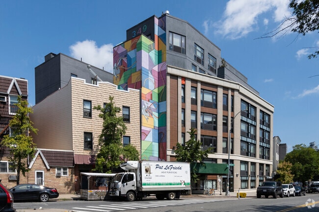 Building Photo - The Metropolitan