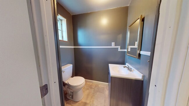 Building Photo - Spacious 4 Bedroom 2.5 Bathroom Home with ...