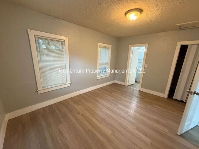 Foto del edificio - 8209 1/2 N. 12th St.