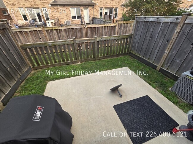 Photo du bâtiment - Beautifully Maintained Townhome!