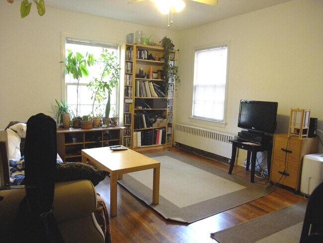 Foto del edificio - 8404 Greenwood Ave
