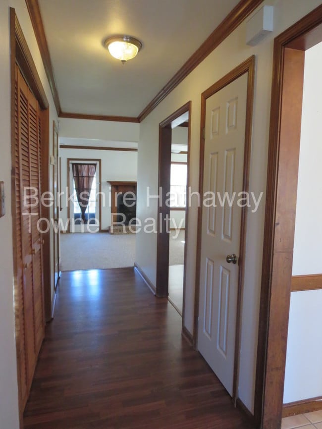 Building Photo - 4560 Marlwood Way