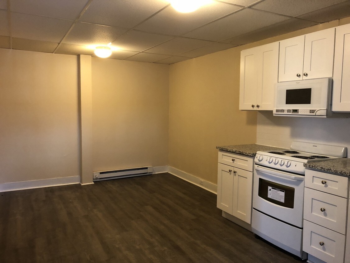 Primary Photo - 101 White Ave