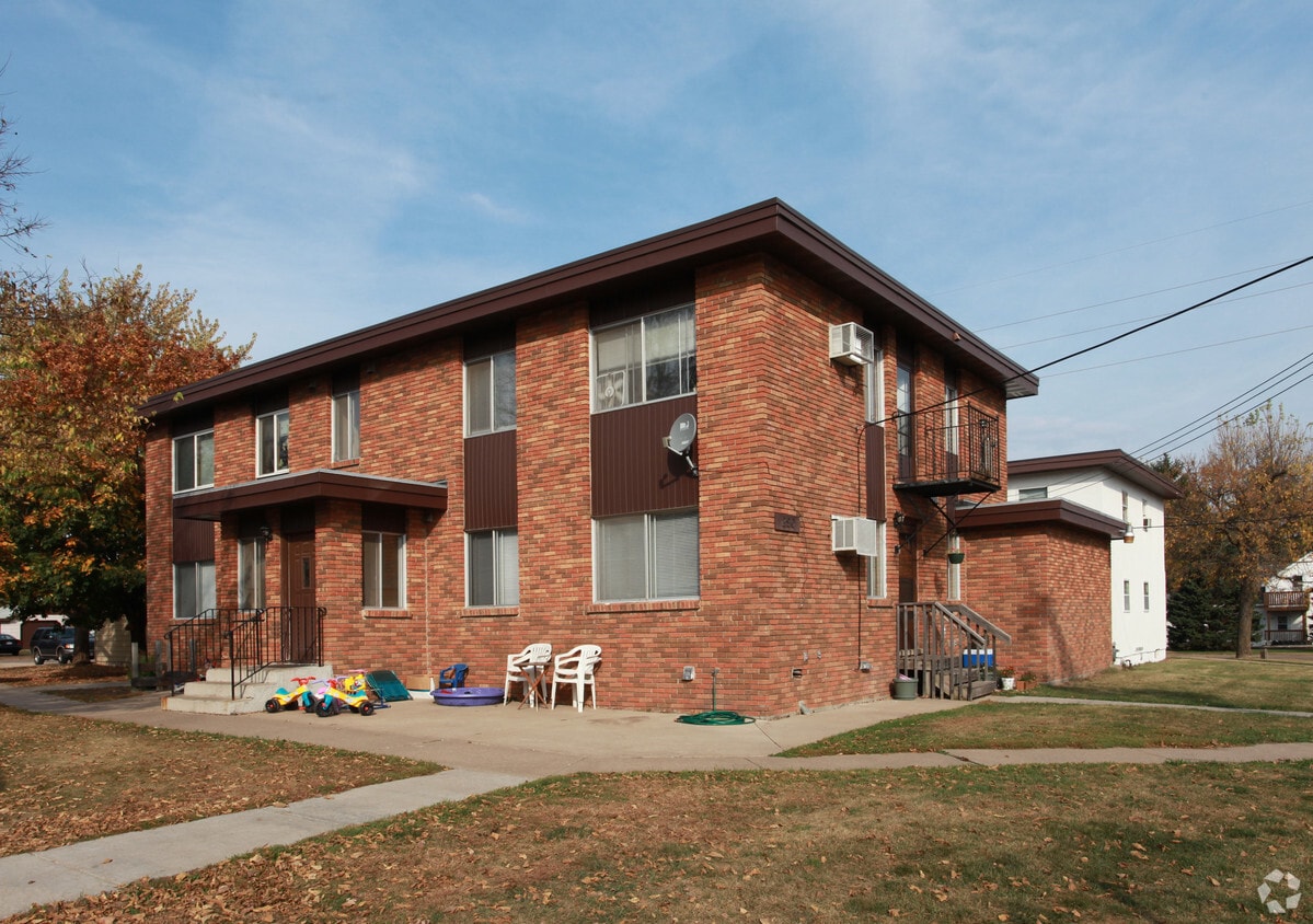 961 Jefferson St, Prescott, WI 54021 Apartments in Prescott, WI