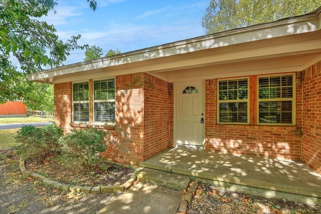 Building Photo - 820 Maple St