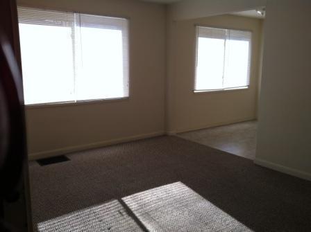 Building Photo - Cozy 2 Bedroom Apartment Available!