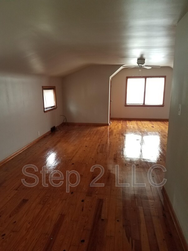 Building Photo - 13801 Linn Ave