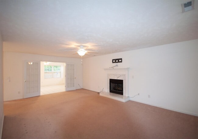 Foto del edificio - 115 Birdie Ct