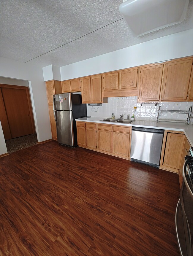 Kitchen - 5005 Warren St