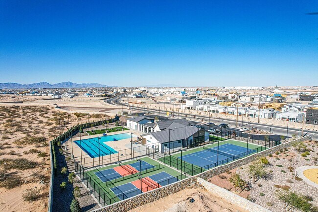 Foto del edificio - Beautiful East side House 4 bed-2.5 baths, part of The Overlook Casa Club that includes Swimming ...