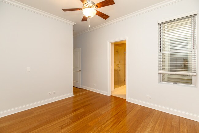 Building Photo - 1002 W Van Buren St