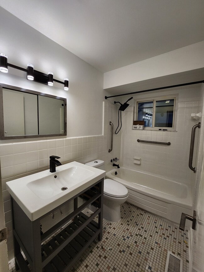 Foto del edificio - 1103 Ravenwood Ave