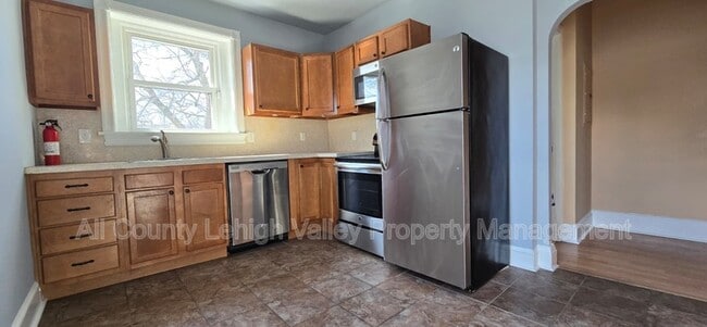 Foto del edificio - 118 E North St