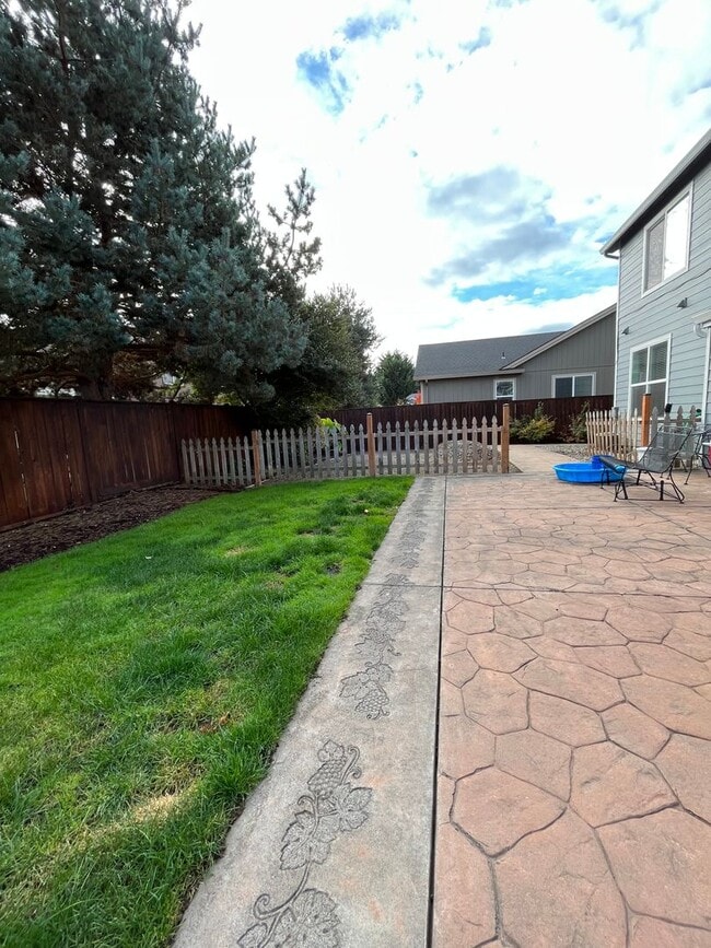 Building Photo - 3-Bedroom 3-Bathroom house across from Can...