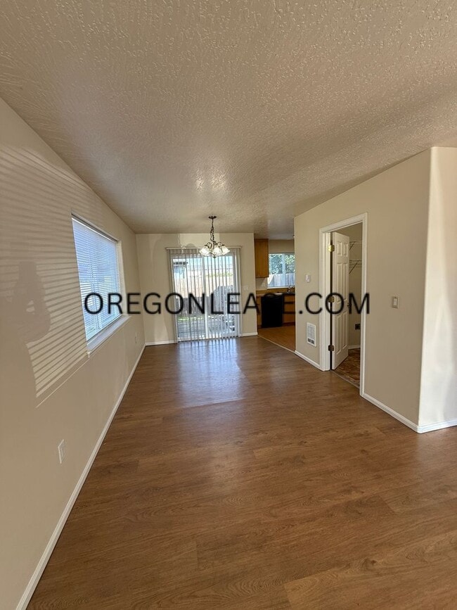 Building Photo - 270 S 41st Pl