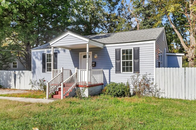 Building Photo - Charming North Charleston Home