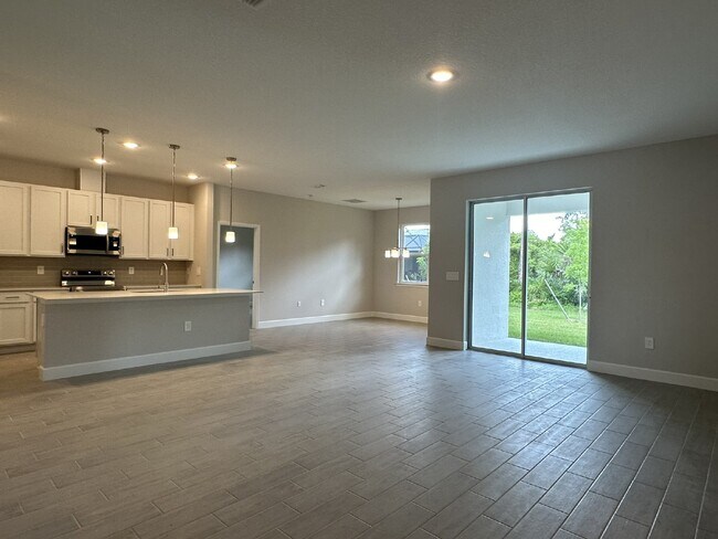 Building Photo - "Charming 3-Bedroom Home with 2 Full Baths...